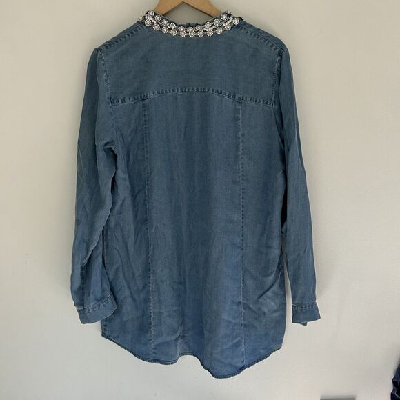 Soft Surroundings Chambray Pearl Rhinestone Tunic Top Size Medium Snap Front - Picture 9 of 10